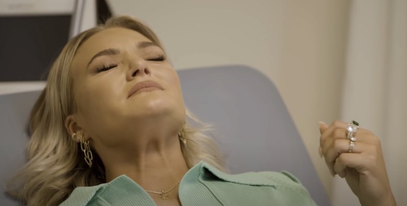 Lisa Anckarman när hon tar fertilitetstest Lisa Anckarman när hon tar fertilitetstest
